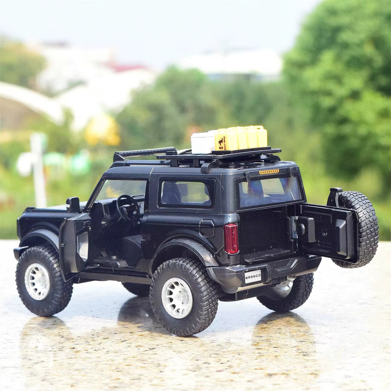 Diecast Model Ford Bronco Lima 1/32